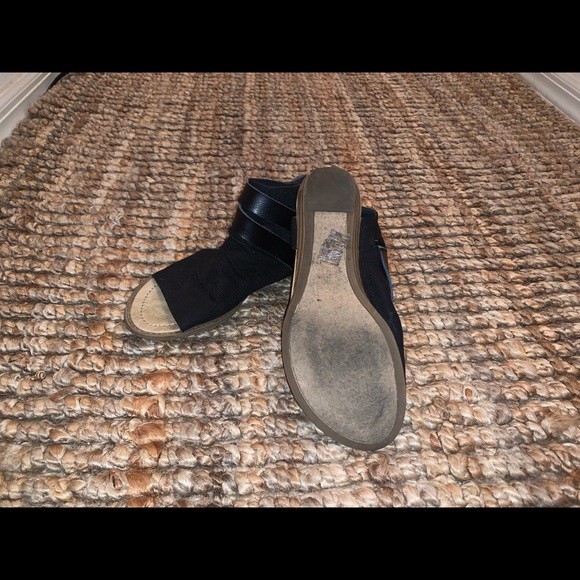 Sandals - Picture 4 of 5